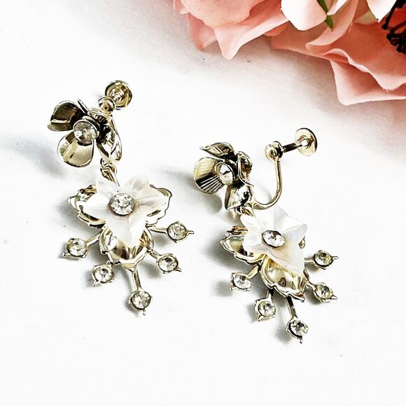 Vintage Bridal White Flower Rhinestone Screw Back Drop Earrings - Picture 3 of 7